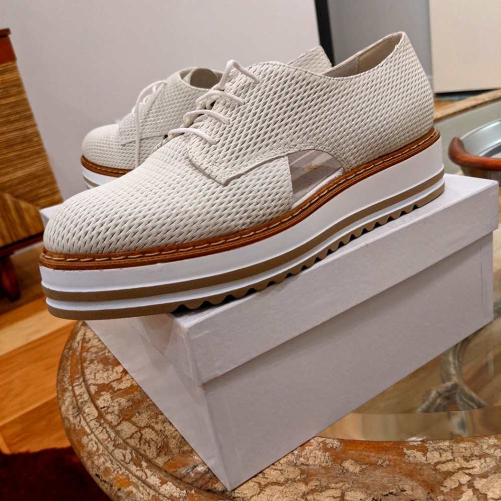 Genuine calf leather upper on a flatform sneaker, Brody